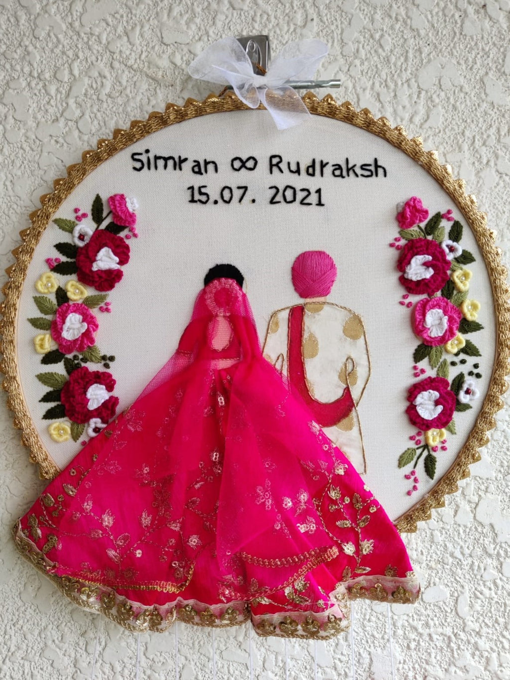 Customizable Couple Embroidered Hoop with Tassels (Round)